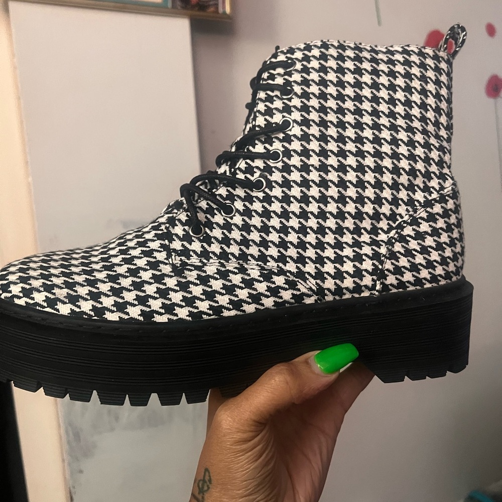 Never worn. Size 11 in women BUT CUT NARROW ACROSS TOP